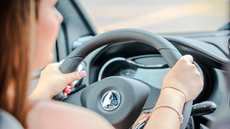 Quadriciclos AIXAM Coup&eacute; CUTSPO_DETZ_BLC_JPG.jpg