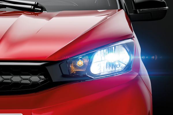 Quadriciclos AIXAM City 20_CITGTO_RED_DETZ_Phare Avant.jpg