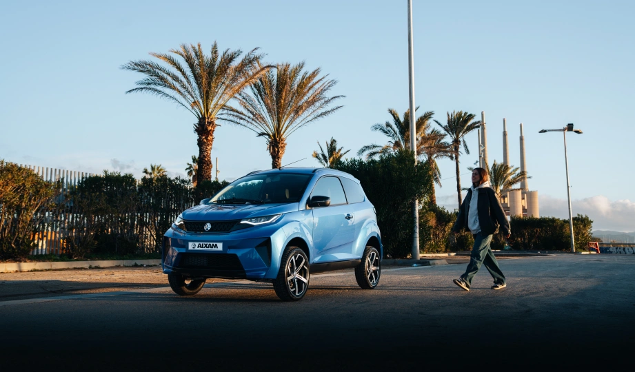 Quadriciclos AIXAM Crossover SITU_CROOVR_BLS_PNG (3).jpg