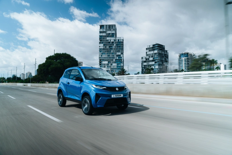 Quadriciclos AIXAM Crossover SITU_CROOVR_BLS_PNG (5).jpg