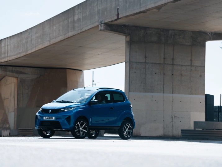 Quadriciclos AIXAM Crossover SITU_CROOVR_BLS_PNG (8).jpg