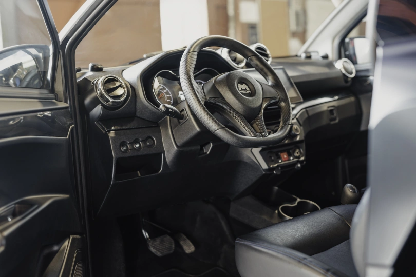 Quadriciclos AIXAM e-Scouty ESCOUTY_INTE_RED_JPG.jpg