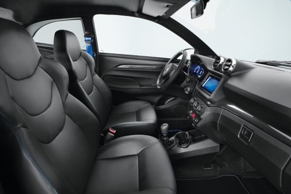 Quadriciclos AIXAM Coup&eacute; MULTIA_DETZ_INTE_GTIGTOExperienceBord.jpg