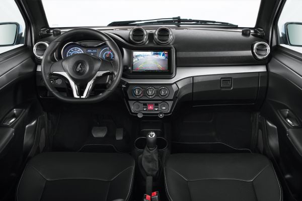 Quadriciclos AIXAM Coup&eacute; MULTIA_DETZ_INTE_PremiumTdBAlu7pouces CameraRecul.jpg